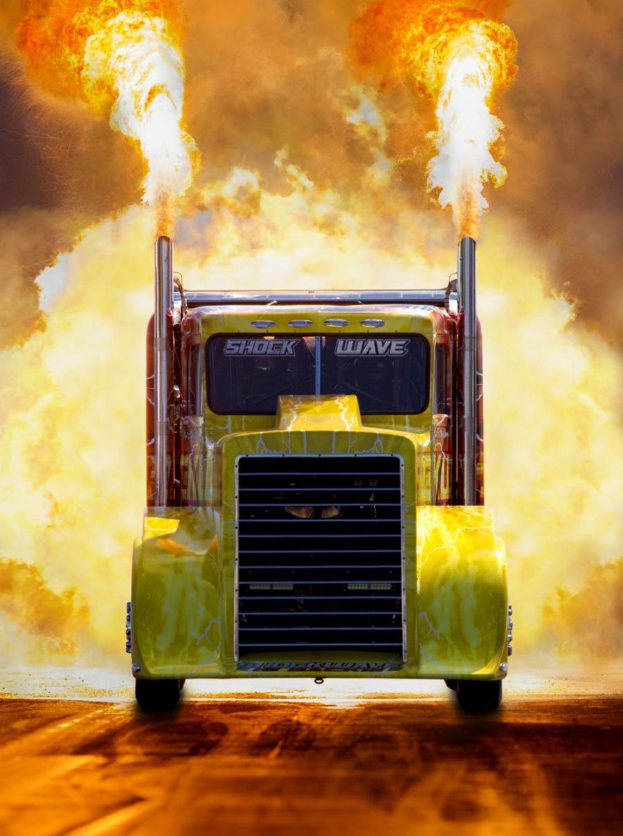 Peterbilt ShockWave Jet Truck 2006 года  (фото 6 из 13)